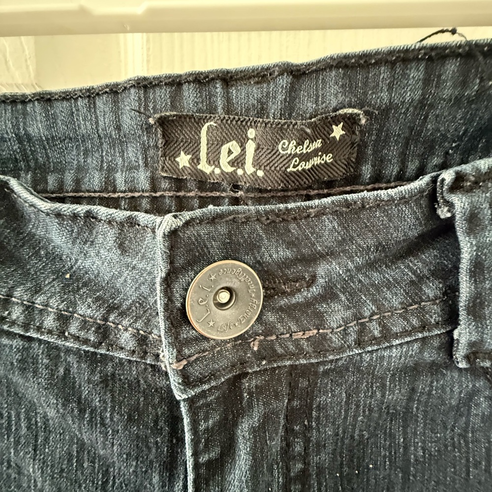 lei Vintage Women's Dark-Wash Chelsea Boot Cut Jeans with Embroidery - Picture 5 of 7